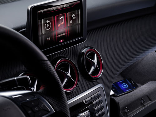 iPhone Integration in die Mercedes Benz A-Klasse